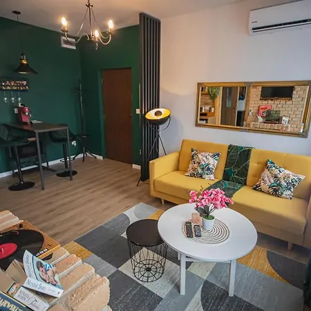 Czocha Apartment *